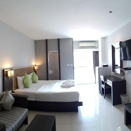 April Suites Pattaya Esterno foto